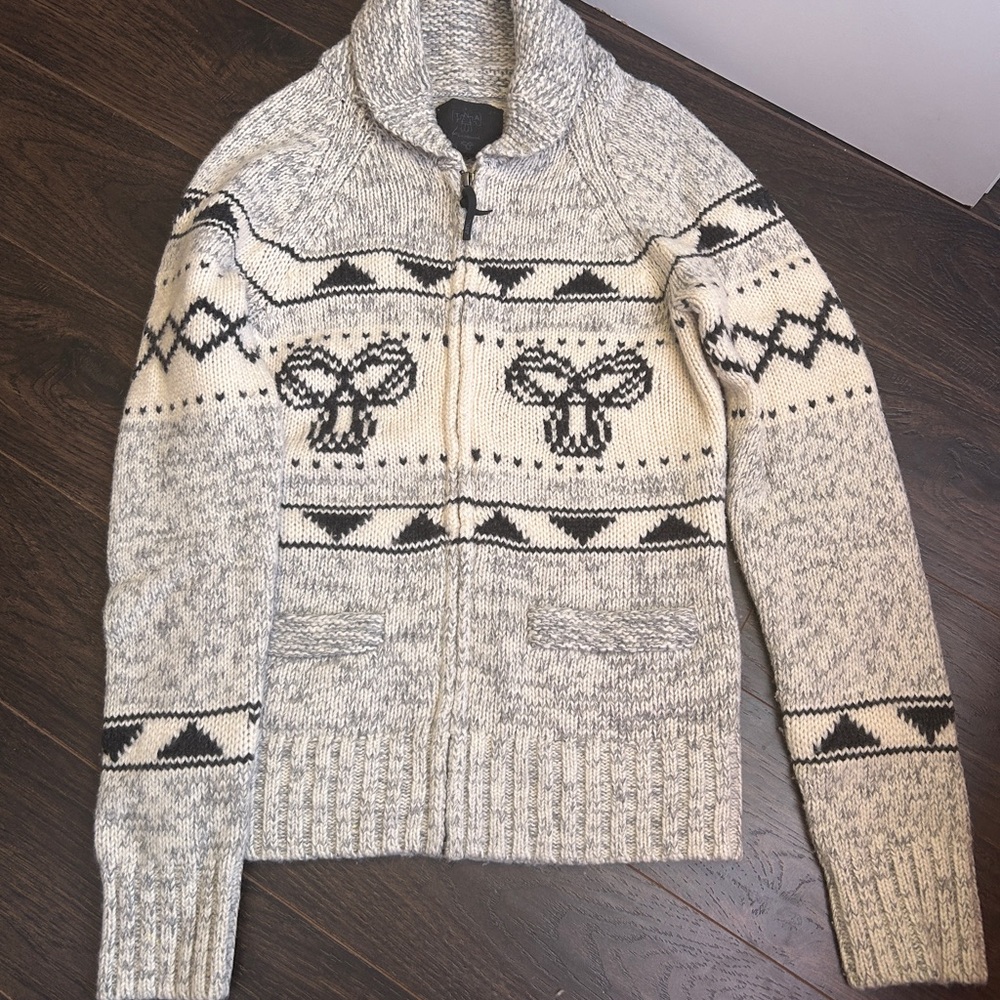 TNA Gray and Cream Knit Sweater 100% lambs wool